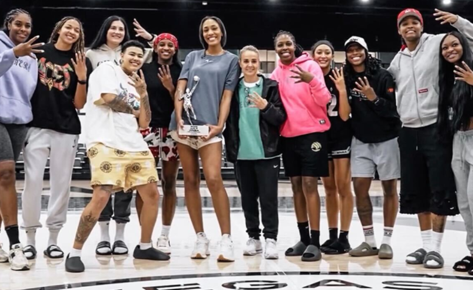 阿贾在颁奖, 海报并配文 阿贾在颁奖, 海报并配文